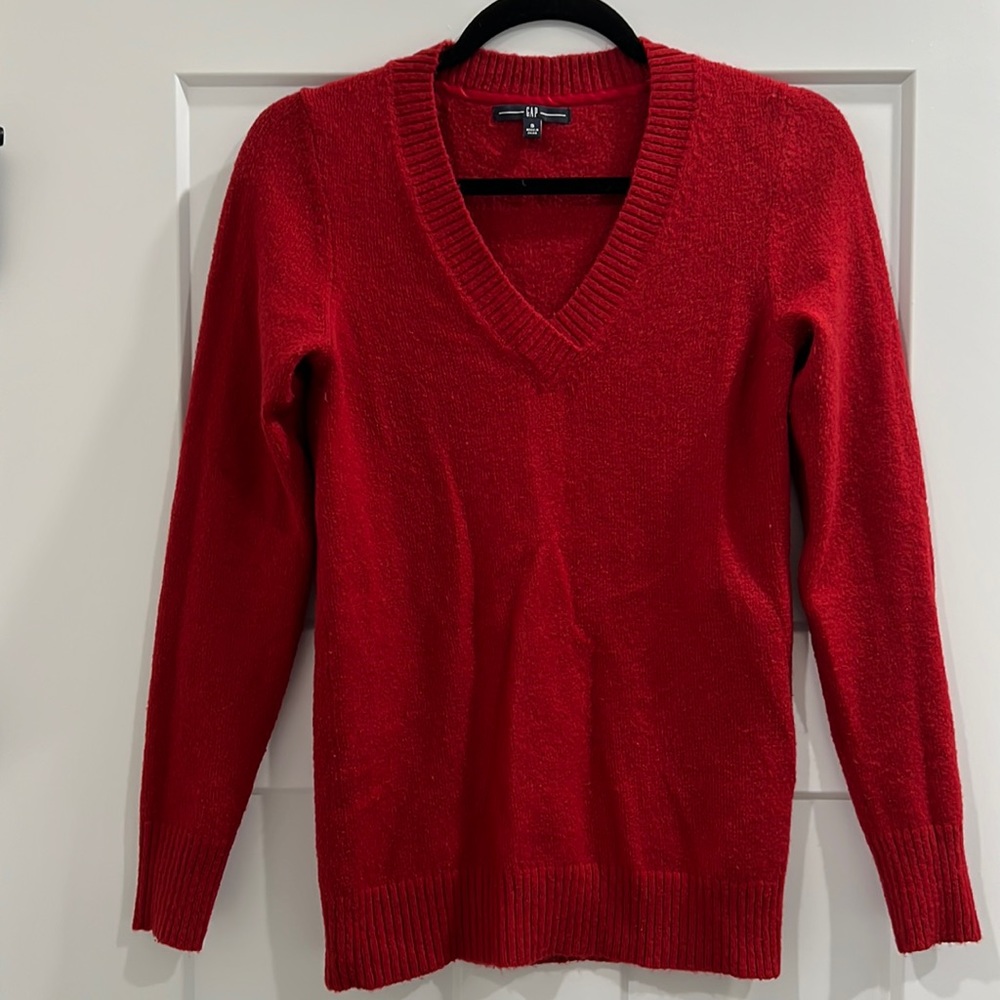 GAP v neck red sweater